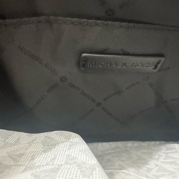 Micheal Kors wristlet